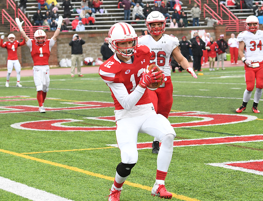 With 0 seconds left on the clock in the fourth quarter, senior Liam Duncan makes a grab to tie up the game at 21 apiece, sending the Tigers into overtime. (Nick Falzerano / Wittenberg Athletics)