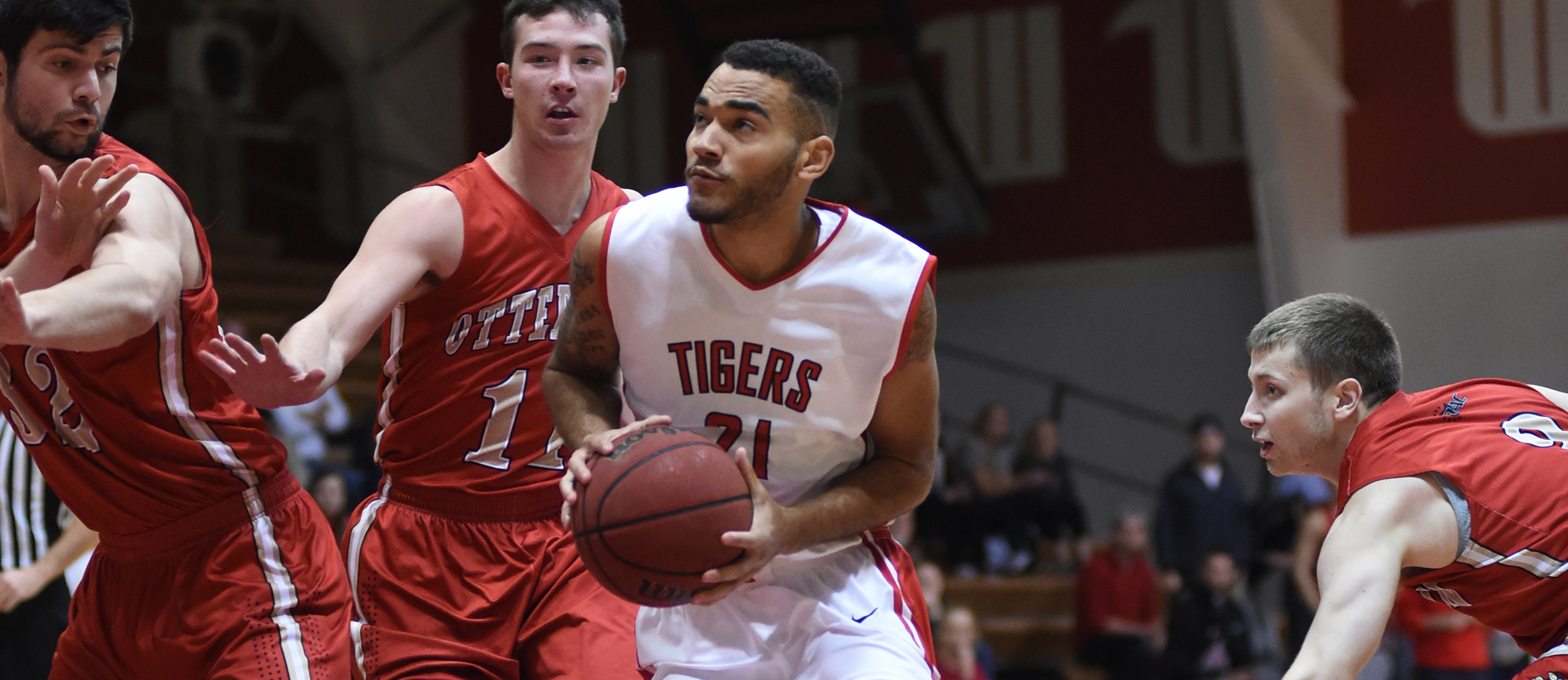 Men's Basketball Falls in Overtime to Archrival Wooster, 99-86