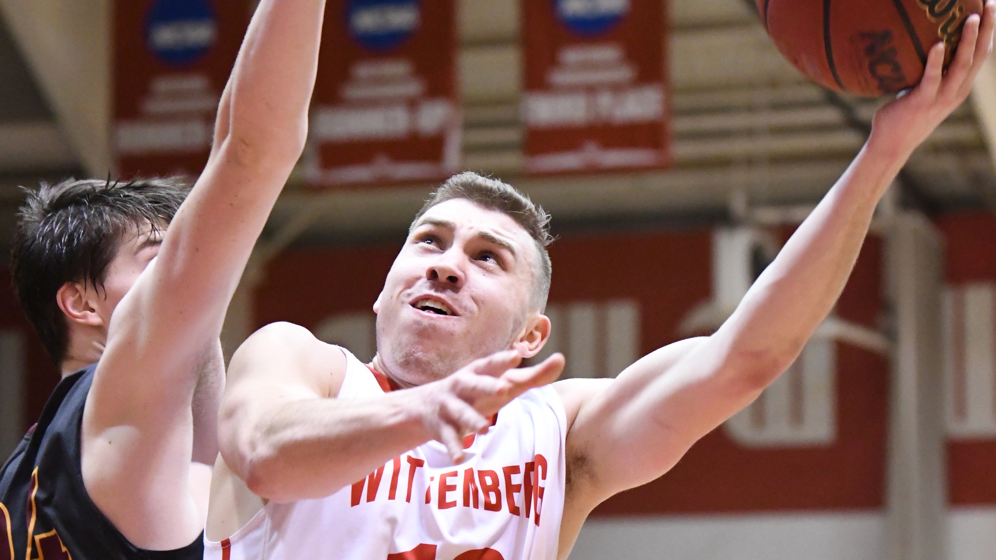#6 Wittenberg Downs Oberlin in First Round of NCAC Tournament