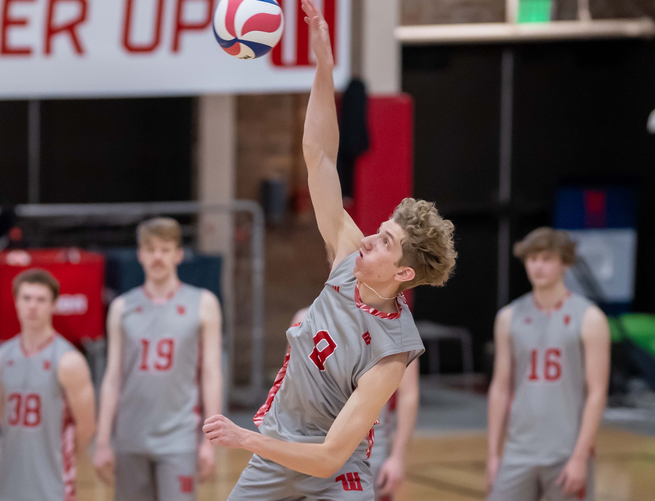 Men's Volleyball splits tri-match with Hiram and Wabash