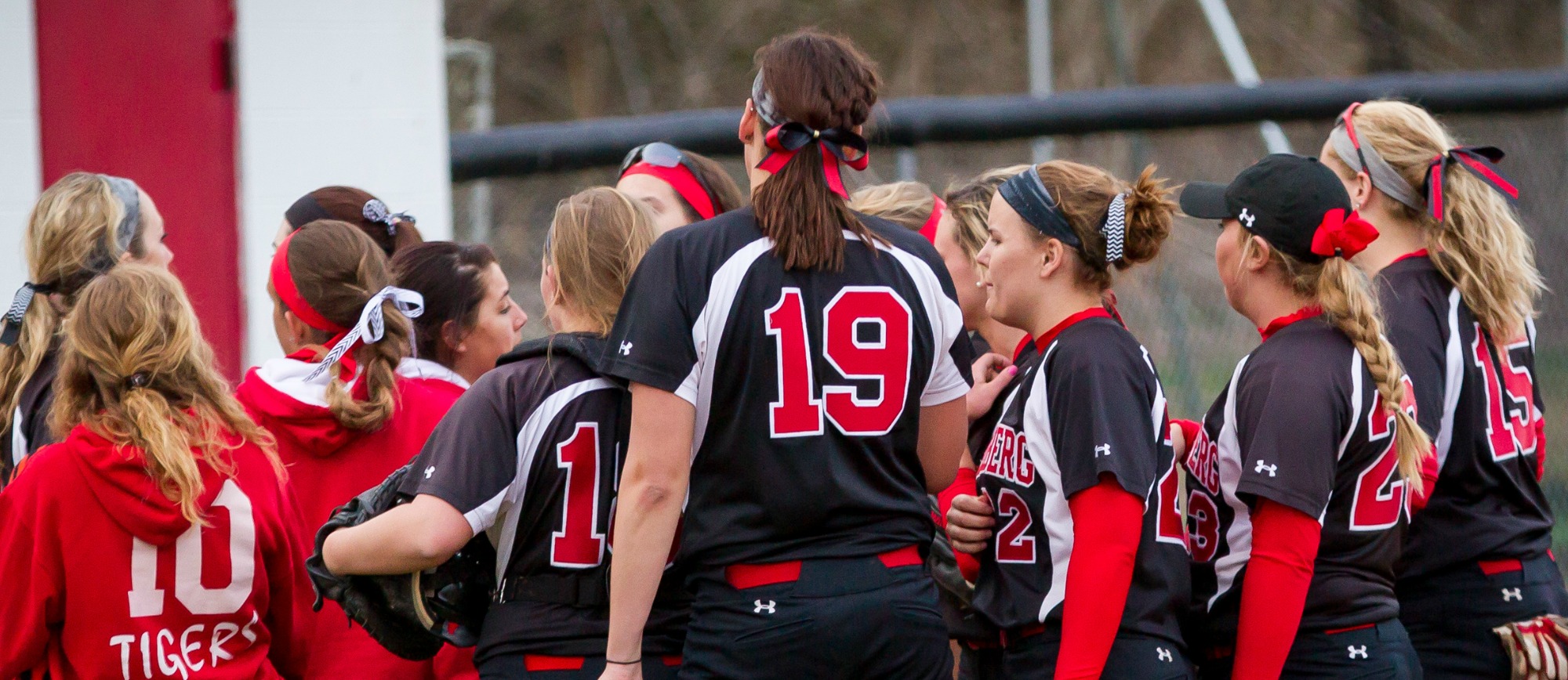 Softball Wins Two More, Off to 8-0 Start in 2016