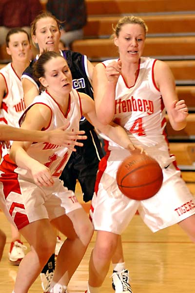 Rebecca Meers and Stephanie Campbell battle for a loose ball.