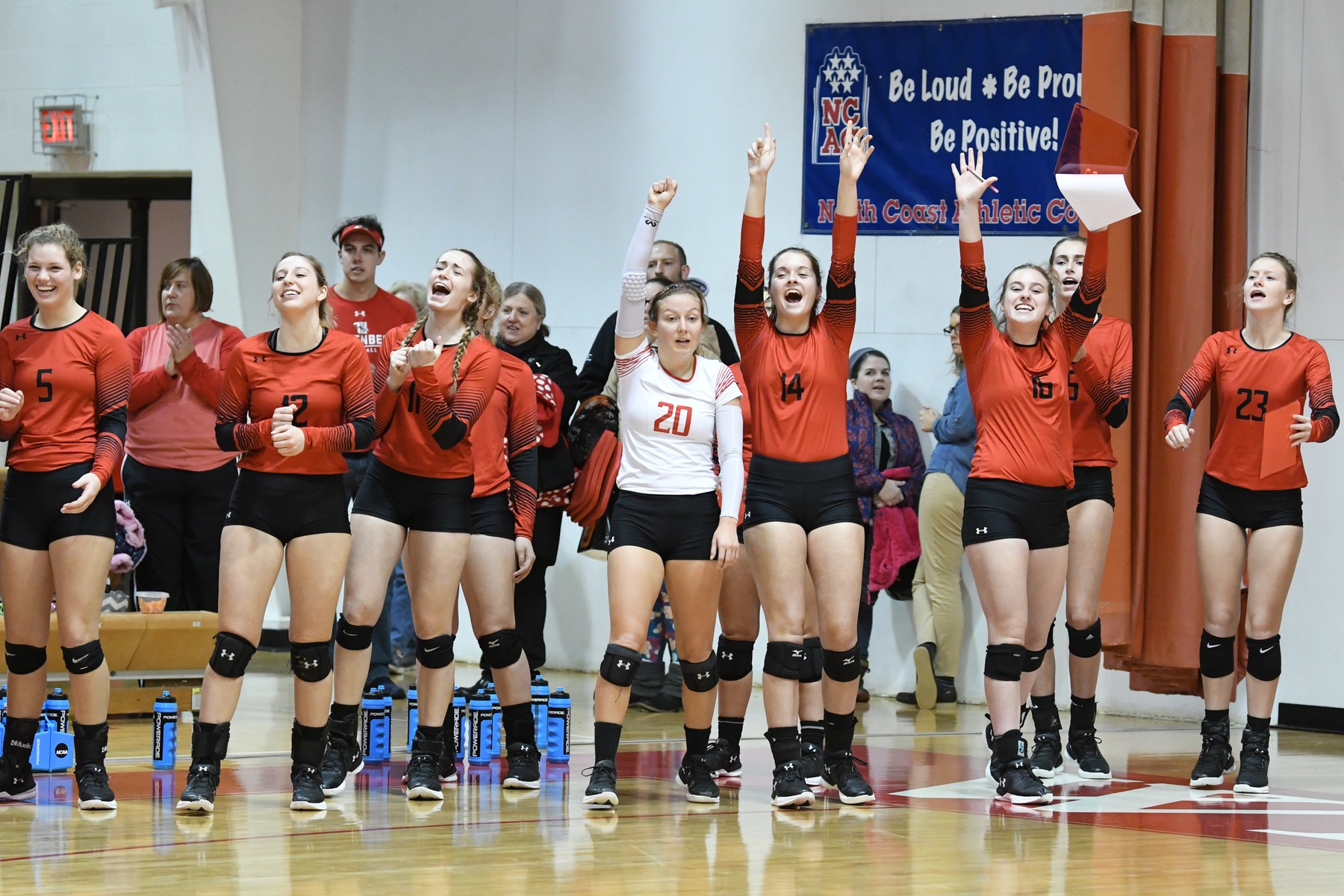 The third-ranked Wittenberg women's volleyball team wrapped up the regular season with a thrilling 3-2 come-from-behind win over Earlham on Tuesday night