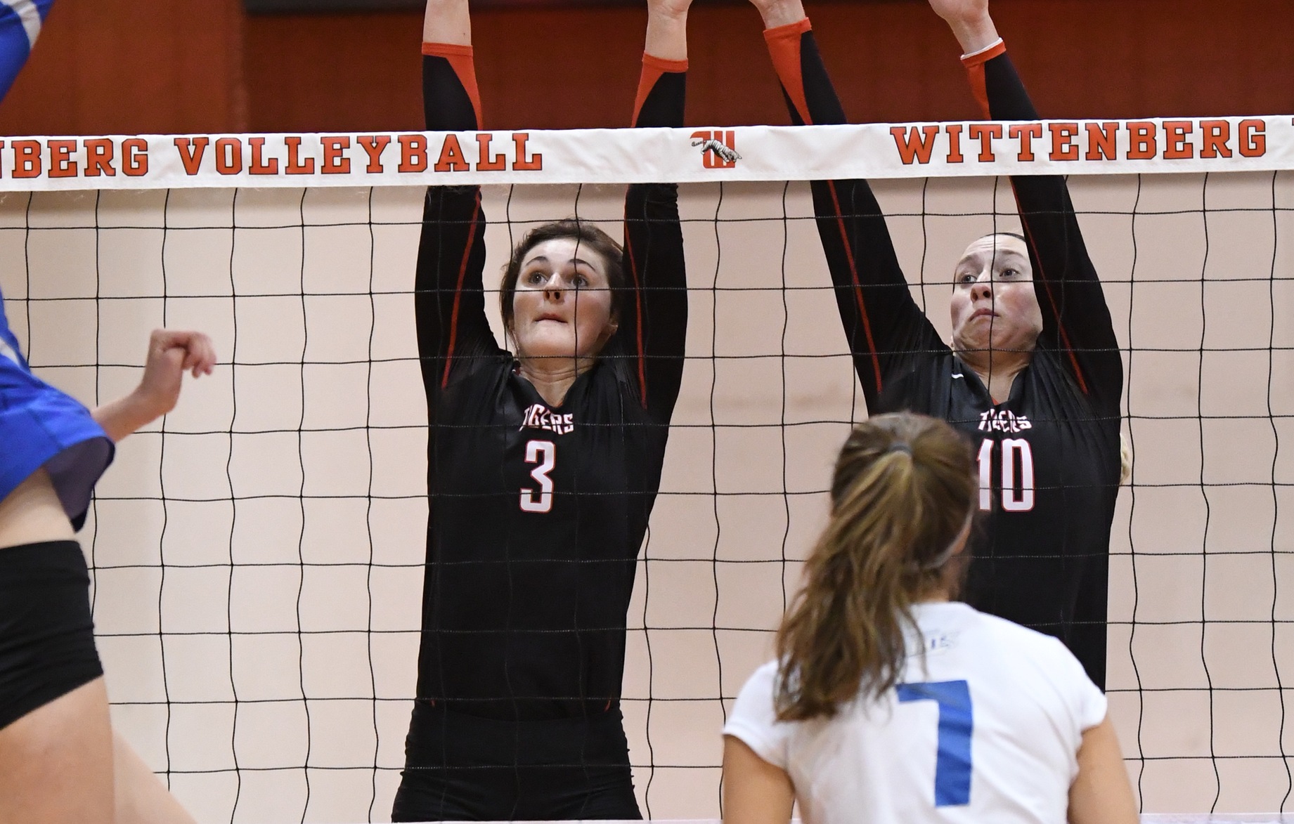 Wittenberg senior Taylor Brown (L) and junior Aubrey Cox (R) helped lead the Tigers to a pair of 3-1 wins over Top-25 opponents on day two of the 2018 Wittenberg Fall Classic