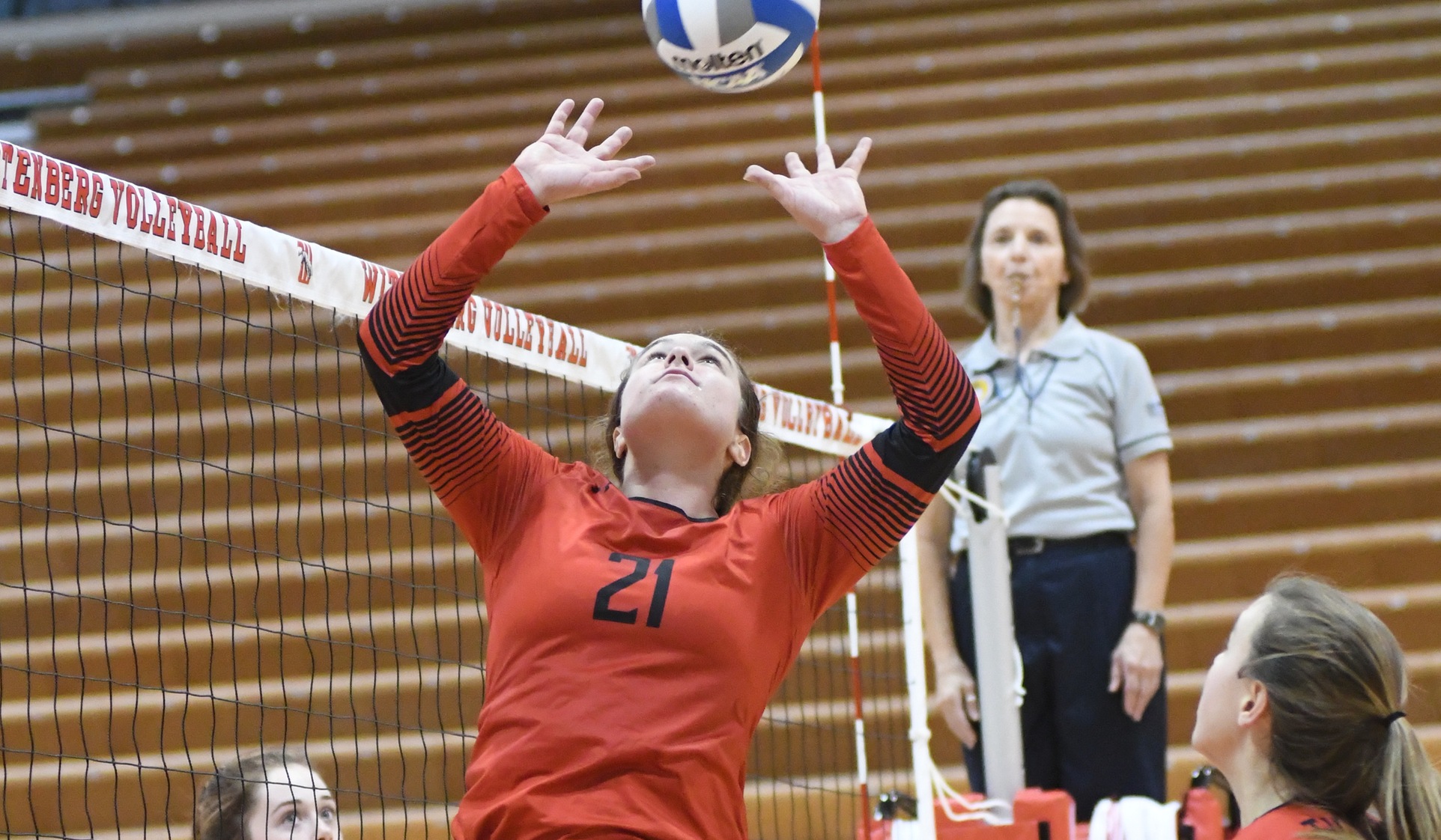 Fourth-ranked Wittenberg cruised to a 3-0 win over Otterbein in the season opener thanks to a 30-assist performance from senior setter Karen Wildemann.