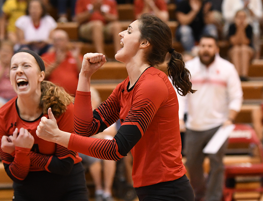 No. 3 Wittenberg Volleyball Takes Down DePauw In Straight Sets